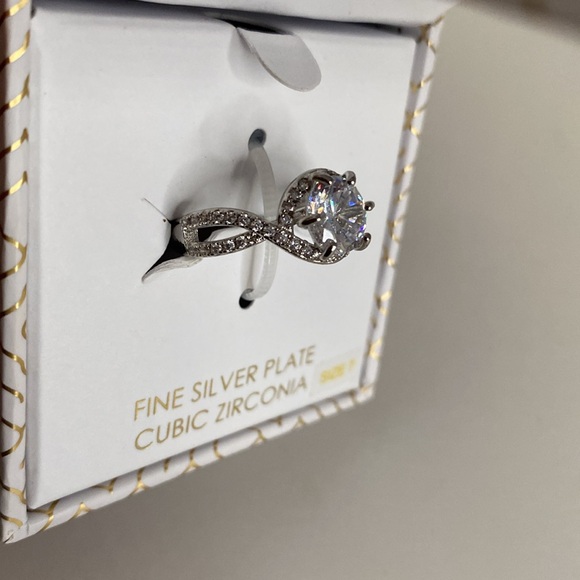 Elegant Fine Silver-Plated Ring - Picture 2 of 2